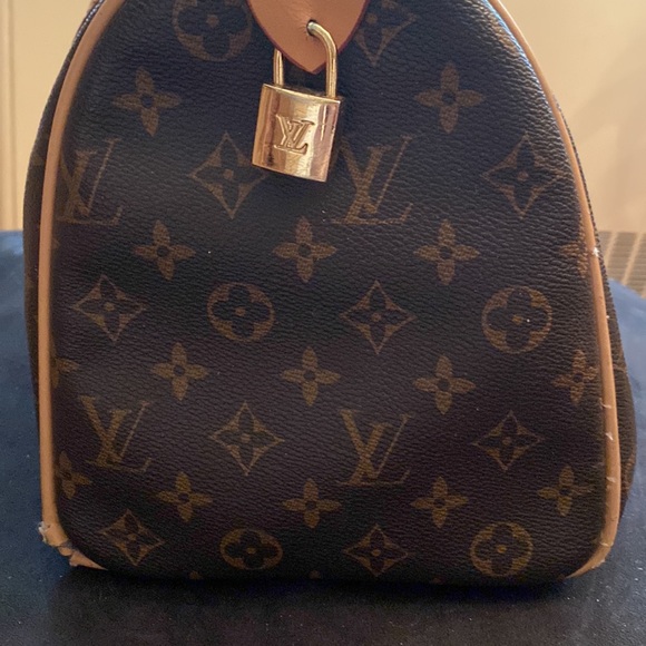 Pre-loved Louis Vuitton speedy! - Picture 4 of 14